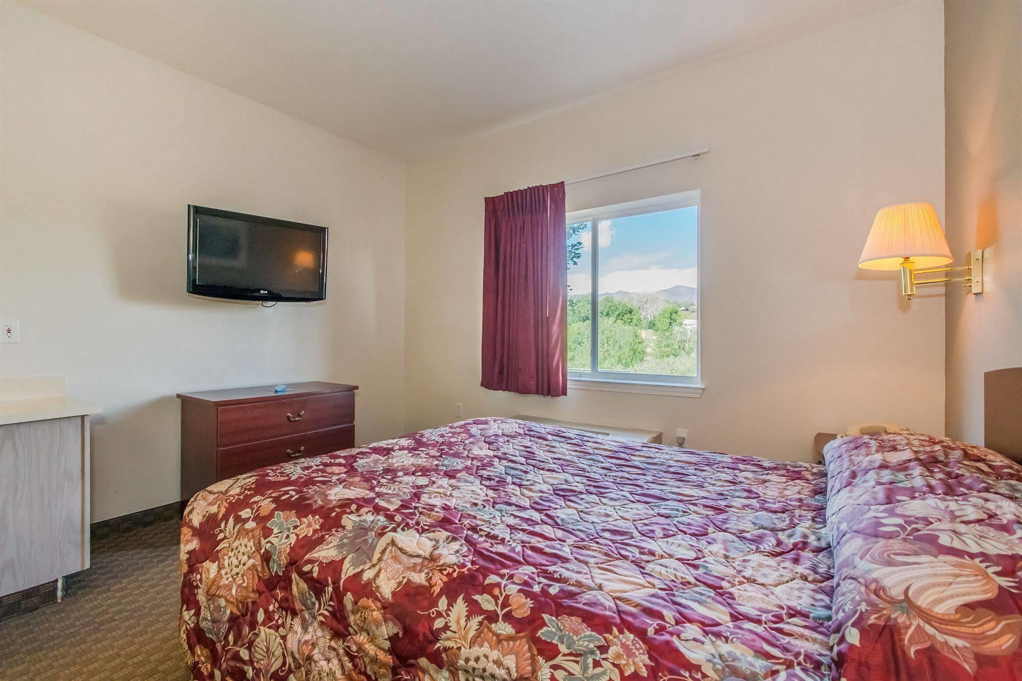 Intown Suites Extended Stay コロラドスプリングス エクステリア 写真