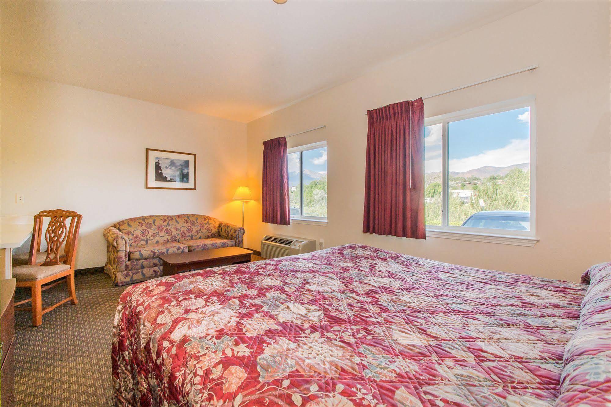 Intown Suites Extended Stay コロラドスプリングス エクステリア 写真
