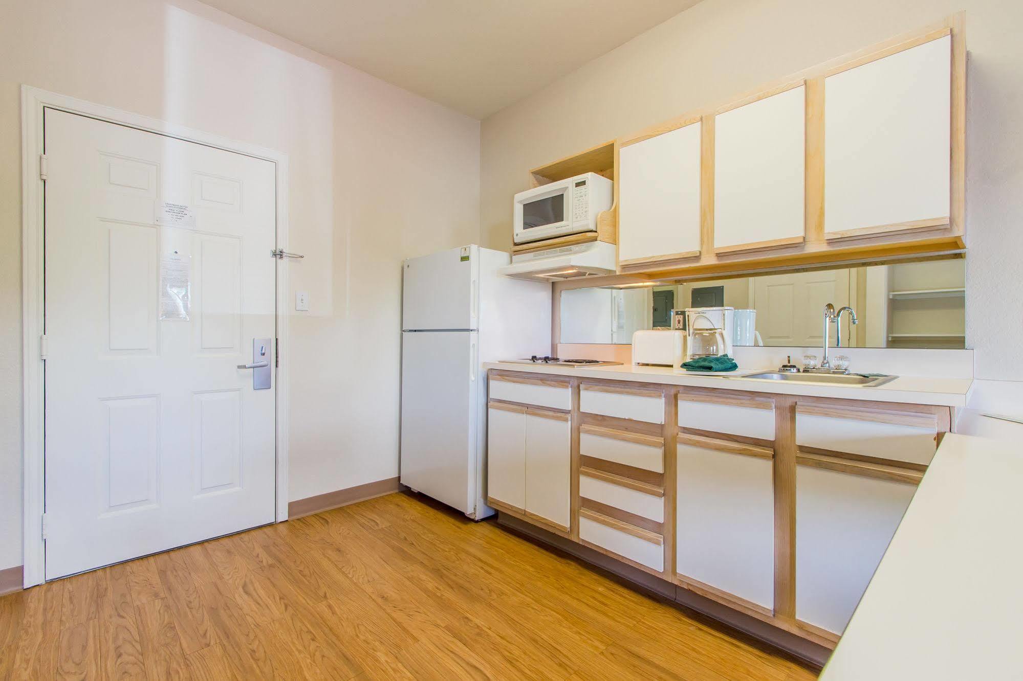 Intown Suites Extended Stay コロラドスプリングス エクステリア 写真